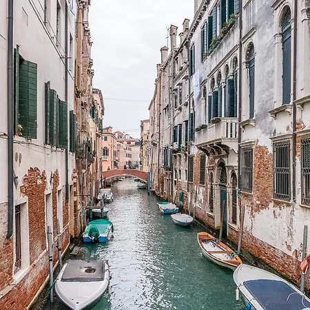 아파트 Gallery House *