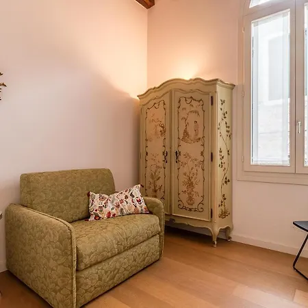 Gallery House Apartment *