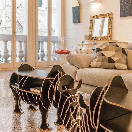 דירה Gallery House