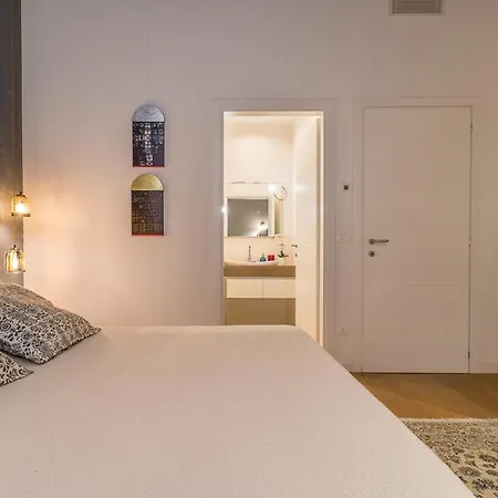 Gallery House * ונציה